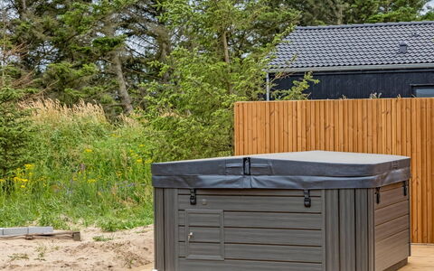 Huldrik - 900M from the Sea: Træ, Kompositmateriale, Dæk, Svømmepøl, Hårdttræ, Bejdse, Gård, Backyard, Garden Bygninger