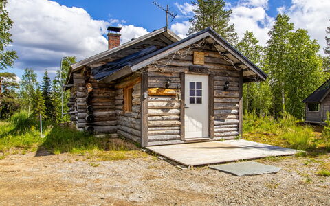 Ylläs 1: Møbel, Indretning, Gulvbelægning, Etage, Bord, Træ, Loft, Stol, Værelse, Couch