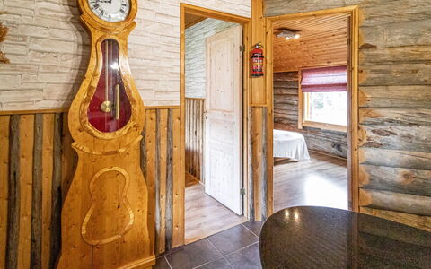 Ylläs 1: Møbel, Indretning, Gulvbelægning, Etage, Bord, Træ, Loft, Stol, Værelse, Couch