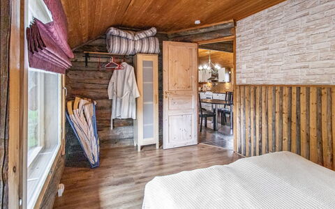 Ylläs 1: Møbel, Indretning, Gulvbelægning, Etage, Bord, Træ, Loft, Stol, Værelse, Couch