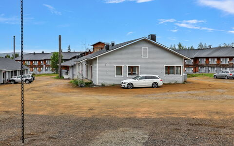 Karpalo 317: Møbel, Indretning, Gulvbelægning, Etage, Bord, Træ, Loft, Stol, Værelse, Couch