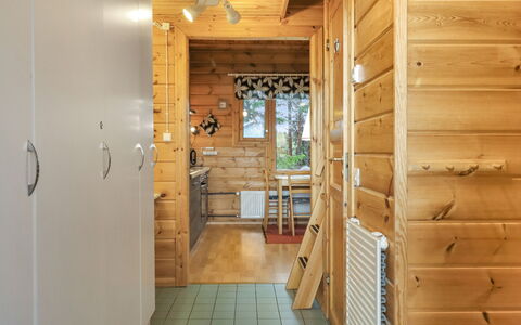 Karpalo 317: Møbel, Indretning, Gulvbelægning, Etage, Bord, Træ, Loft, Stol, Værelse, Couch