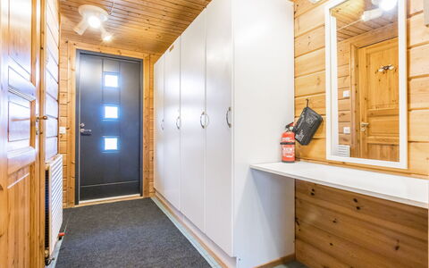 Lähikaltio 317, As. Karpalo: Træ, Gulvbelægning, Etage, Værelse, Loft, Dør, Bejdse, Hårdttræ, Planke, Trægulve