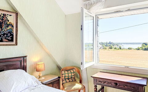 Le Kerguero: Møbel, Indretning, Gulvbelægning, Etage, Bord, Træ, Loft, Stol, Værelse, Couch