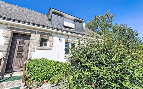 Le Kerguero: Møbel, Indretning, Gulvbelægning, Etage, Bord, Træ, Loft, Stol, Værelse, Couch