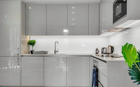 Elephant & Castle: Møbel, Indretning, Gulvbelægning, Etage, Bord, Træ, Loft, Stol, Værelse, Couch