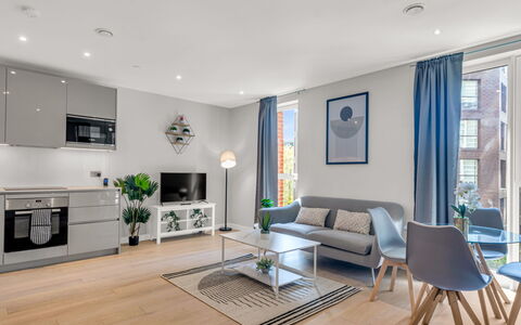 Elephant & Castle: Møbel, Indretning, Gulvbelægning, Etage, Bord, Træ, Loft, Stol, Værelse, Couch
