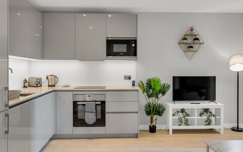 Elephant & Castle: Møbel, Indretning, Gulvbelægning, Etage, Bord, Træ, Loft, Stol, Værelse, Couch