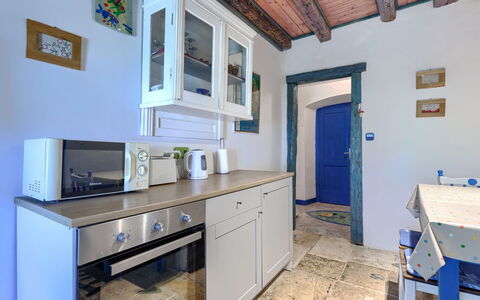 Nina: Møbel, Køkken, Countertop, Cabinetry, Indretning, Køkken Apparat, Gulvbelægning, Loft, Større Bandage, Etage