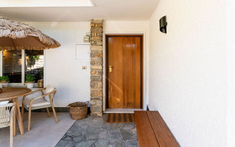 A Casa di Amici: Møbel, Indretning, Gulvbelægning, Etage, Bord, Træ, Loft, Stol, Værelse, Couch