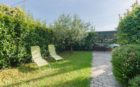 Casa delle Rondini: Møbel, Indretning, Gulvbelægning, Etage, Bord, Træ, Loft, Stol, Værelse, Couch