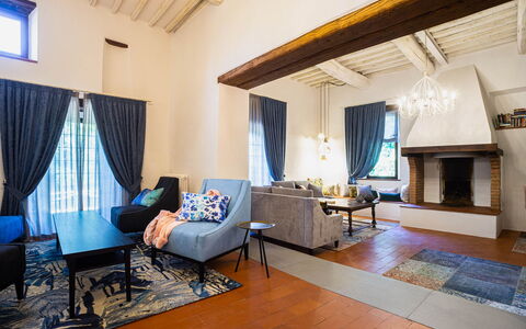Borgo San Polino: Møbel, Indretning, Gulvbelægning, Etage, Couch, Loft, Stol, Stue, Værelse, Bord