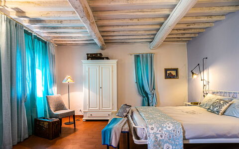 Borgo San Polino: Møbel, Indretning, Seng, Soveværelse, Værelse, Træ, Sengetøj, Etage, Gulvbelægning, Sengetøj