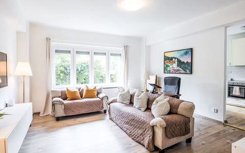 Prague Castle Oasis: Møbel, Indretning, Couch, Gulvbelægning, Træ, Værelse, Etage, Loft, Stue, Lejlighed