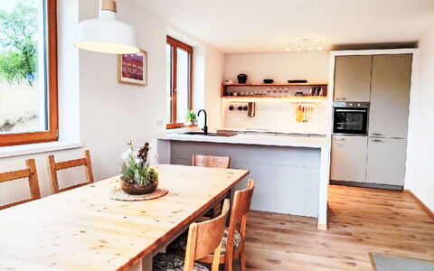 Horní Líšnice: Møbel, Indretning, Gulvbelægning, Etage, Countertop, Træ, Køkken, Køkken & Spisebord, Loft, Bord