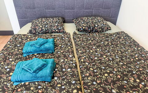 Horní Líšnice: Soveværelse, Sengetøj, Textile, Sengetøj, Gulvbelægning, Seng, Etage, Sengetøj, Bed Frame, Madras