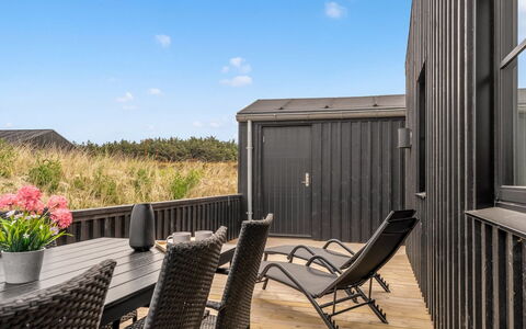 Karoliina - 500M from the Sea: Træ, Hårdttræ, Bejdse, Dæk, Planke, Skygge, Design, Dagslys, Altan, Trægulve