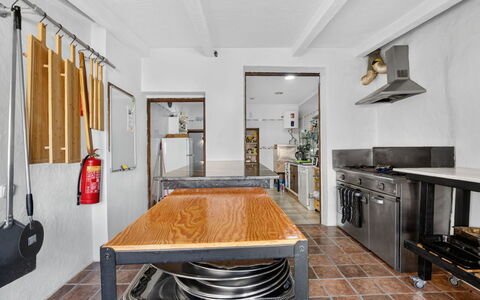La Buena Vida: Gulvbelægning, Træ, Møbel, Loft, Etage, Indretning, Køkken, Belysning, Større Bandage, Countertop