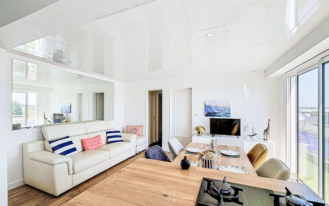 Résidence de la Mer: Møbel, Indretning, Gulvbelægning, Etage, Couch, Loft, Træ, Værelse, Stue, Bord