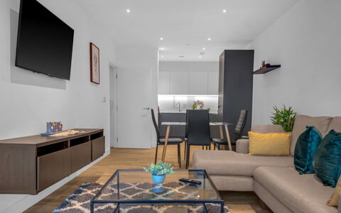 Wickside Apartment: Møbel, Indretning, Lejlighed, Etage, Gulvbelægning, Bord, Stol, Stue, Værelse, Hjem
