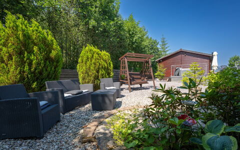 Cìela Lodge on Loch Ness: Busk, Have, Skygge, Landscaping, Udendørs Møbler, Gård, Backyard, Stol, Walkway