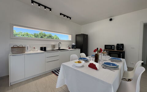 Villa la Vigne: Møbel, Indretning, Gulvbelægning, Countertop, Køkken, Loft, Etage, Belysning, Køkken Apparat, Værelse