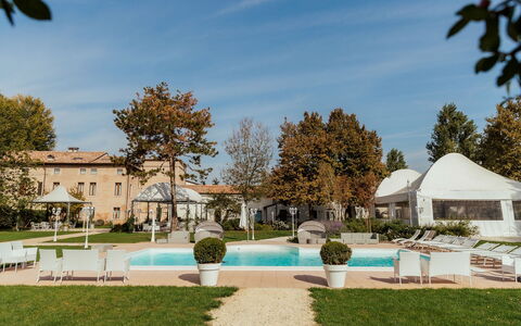 Relais Villa Mirandola: Svømmepøl, Have, Estate, Landscaping, Gård, Gårdsplads, Skygge, Lawn, Baldakin, Udendørs Struktur
