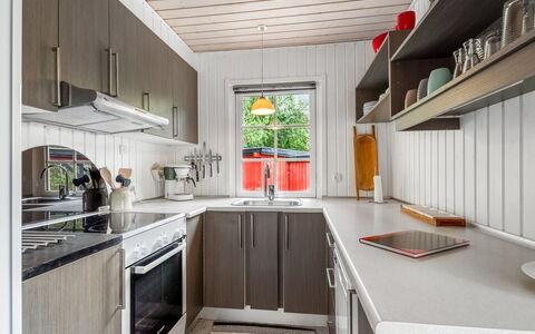 Aiske - 700M from the Sea: Køkken, Køkken Apparat, Countertop, Træ, Større Bandage, Indretning, Gulvbelægning, Loft, Husholdningsapparat, Møbel