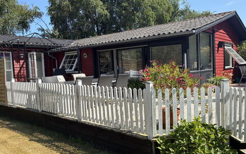 Aiske - 700M from the Sea: Hus, Tag, Sommerhus, Hjem, Hegn, Stakit, Home Fencing, Sidespor, Veranda, Have