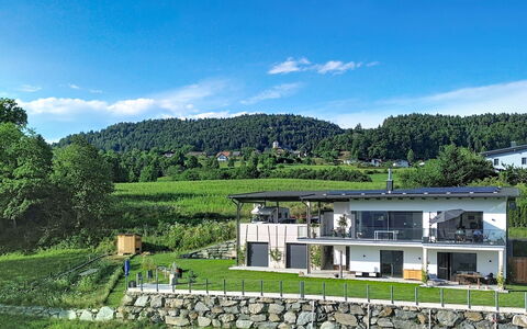 Karawanken Panorama: Græs, Hus, Landskab, Hjem, Landdistrikt, Land Lot, Sky, Tag, Sommerhus