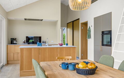 Illona - 200M from the Sea: Møbel, Indretning, Gulvbelægning, Træ, Countertop, Loft, Etage, Køkken, Cabinetry, Lysarmatur