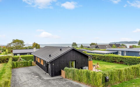 Illona - 200M from the Sea: Vand, Vandressourcer, Krop Af Vand, Rots, Kyst, Naturlige Landskab, Headland, Coastal Og Oceaniske Landskabsformer, Terræn, Promontory