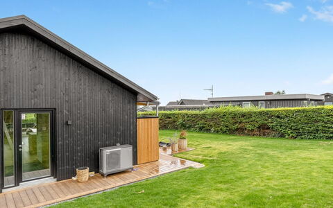Illona - 200M from the Sea: Vand, Vandressourcer, Krop Af Vand, Rots, Kyst, Naturlige Landskab, Headland, Coastal Og Oceaniske Landskabsformer, Terræn, Promontory