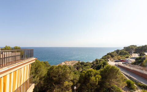 Faro Grande Salou: Blå, Daytime, Horisont, Lejlighed, Hav, Kyst, Sollys, Altan, Ocean, Gelænder