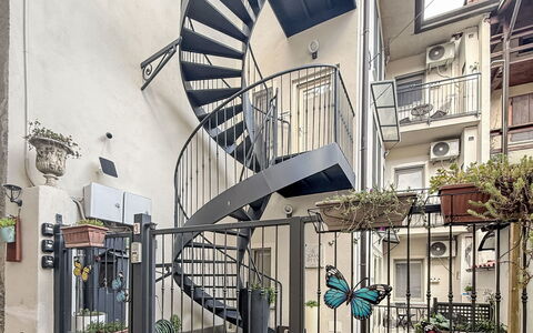 Colazza 100: Trappe, Lejlighed, Gelænder, Urban Design, Jern, Dør, Metal, Altan, Baluster, Glas