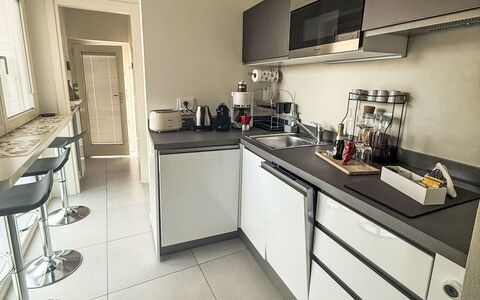 Colazza 100: Køkken, Køkken Apparat, Countertop, Større Bandage, Cabinetry, Møbel, Indretning, Gulvbelægning, Komfur, Komfur