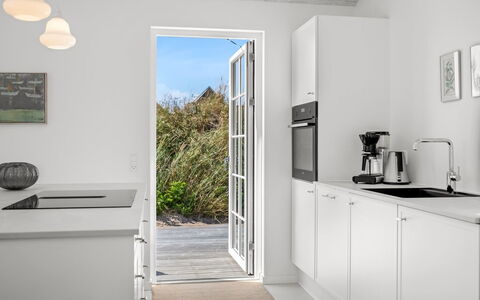 Selvi - 500M from the Sea: Køkken, Gulvbelægning, Countertop, Køkken Apparat, Indretning, Træ, Etage, Cabinetry, Større Bandage, Loft