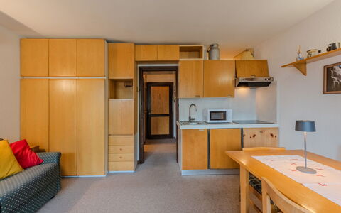 Presanella: Møbel, Indretning, Gulvbelægning, Træ, Loft, Etage, Værelse, Lejlighed, Køkken, Cabinetry