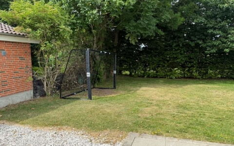Eeske - 4Km from the Sea: Busk, Have, Lawn, Skygge, Backyard, Landscaping, Gård, Hegn, Indkørsel