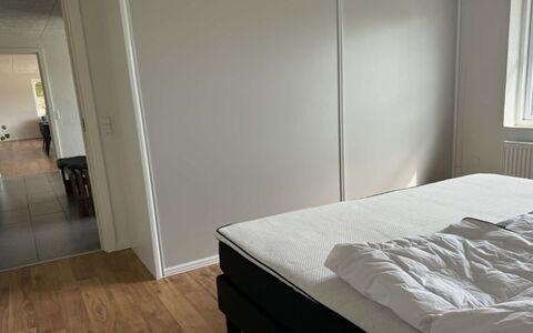 Eeske - 4Km from the Sea: Træ, Gulvbelægning, Etage, Indretning, Soveværelse, Trægulve, Bed Frame, Seng, Hårdttræ, Bejdse
