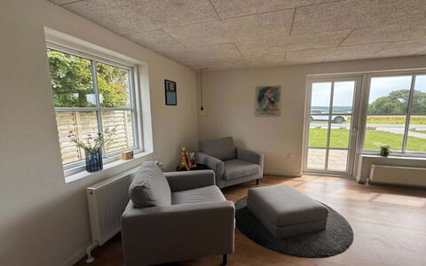 Eeske - 4Km from the Sea: Gulvbelægning, Etage, Træ, Indretning, Loft, Værelse, Møbel, Hjem, Lejlighed, Stue