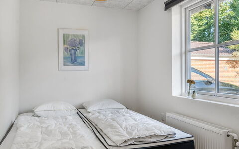 Eeske - 4Km from the Sea: Væg, Soveværelse, Seng, Loft, Etage, Indretning, Gulvbelægning, Sengetøj, Sengetøj, Bed Frame