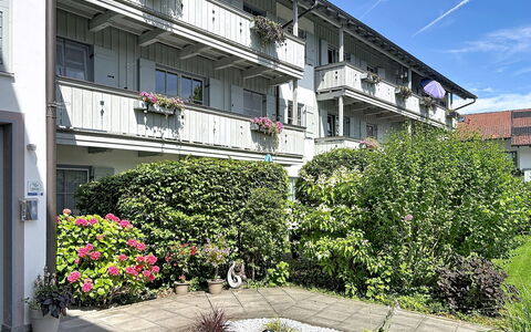 Oberaudorf 300: Busk, Hus, Boligområde, Hjem, Have, Skygge, Gård, Gårdsplads, Blomsterkrukke