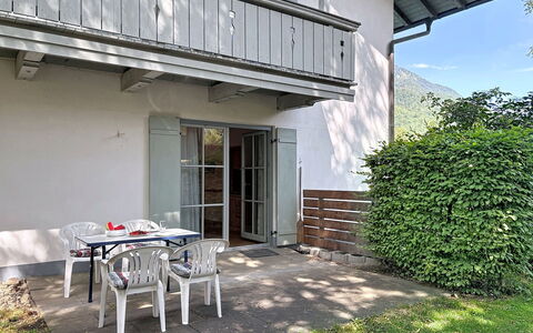 Bergzeit: Hjem, Skygge, Veranda, Sommerhus, Altan, Have, Lawn, Gård, Estate, Backyard