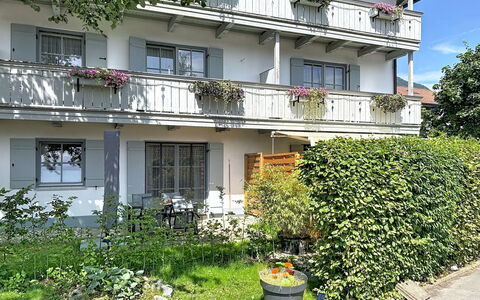 Oberaudorf 300: Busk, Hus, Boligområde, Hjem, Have, Skygge, Gård, Gårdsplads, Blomsterkrukke