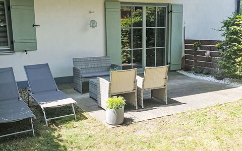 Bergzeit: Møbel, Udendørs Møbler, Stol, Bord, Udendørs Bord, Skygge, Have, Backyard, Kaffebord, Gårdhave