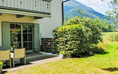 Oberaudorf 300: Grøn, Busk, Hus, Hjem, Have, Skygge, Sommerhus, Gård, Lawn, Landscaping