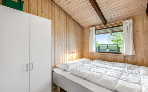 Clea - 250M to the Fjord: Træ, Soveværelse, Seng, Hjem, Bed Frame, Loft, Sengetøj, Sengetøj, Hårdttræ, Planke
