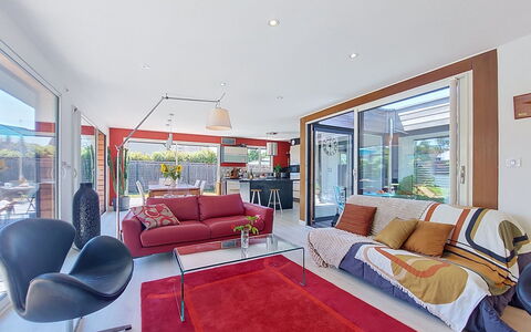 Bois et Lumière: Couch, Møbel, Indretning, Gulvbelægning, Stue, Loft, Hjem, Etage, Lejlighed
