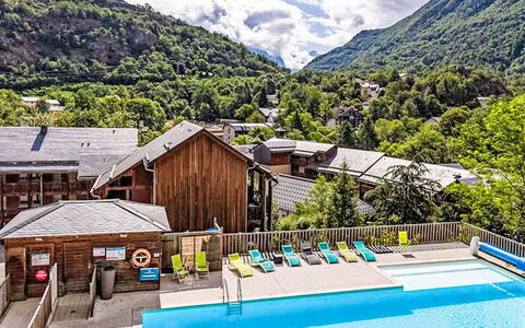 Ax-Les-Thermes 605: Busk, Have, Boligområde, Plantesamfund, Land Lot, Bunddække, Landscaping, Backyard, Gård